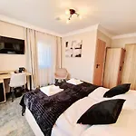 Hotel apartamentowy Cristal 3*