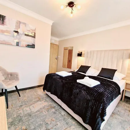 Cristal Aparthotel *