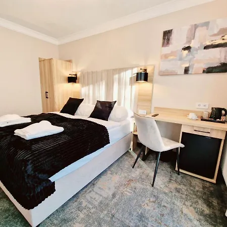 Cristal 3* Свиноуйсьце